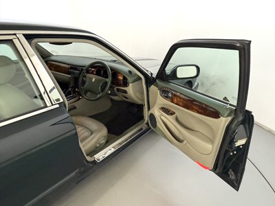 Lot 153 - 1998 Jaguar XJ8 Sovereign