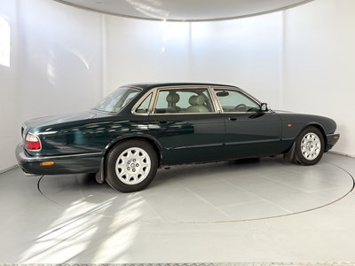 Lot 153 - 1998 Jaguar XJ8 Sovereign