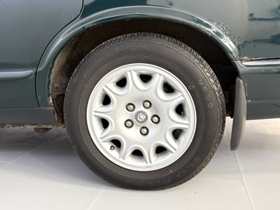 Lot 153 - 1998 Jaguar XJ8 Sovereign