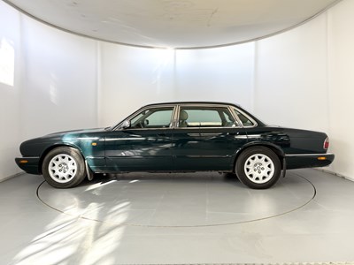 Lot 153 - 1998 Jaguar XJ8 Sovereign