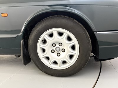 Lot 153 - 1998 Jaguar XJ8 Sovereign