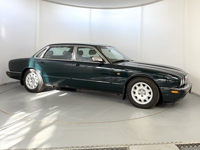 Lot 153 - 1998 Jaguar XJ8 Sovereign