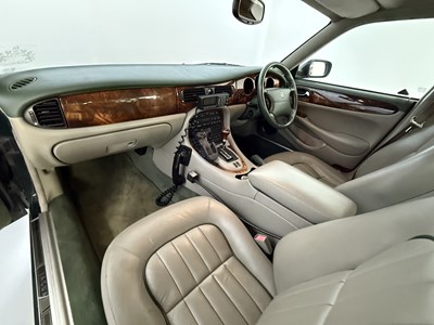 Lot 153 - 1998 Jaguar XJ8 Sovereign