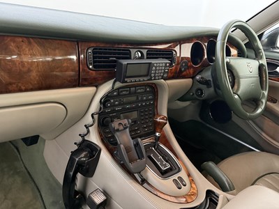 Lot 153 - 1998 Jaguar XJ8 Sovereign