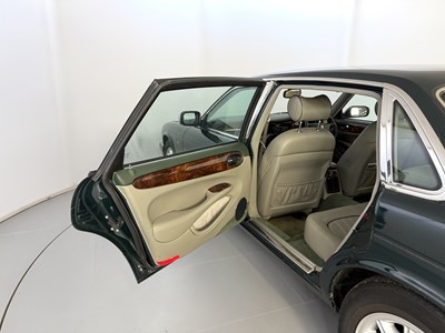 Lot 153 - 1998 Jaguar XJ8 Sovereign