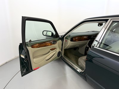 Lot 153 - 1998 Jaguar XJ8 Sovereign