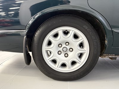Lot 153 - 1998 Jaguar XJ8 Sovereign