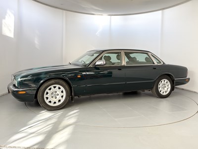 Lot 153 - 1998 Jaguar XJ8 Sovereign