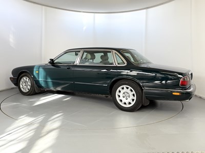Lot 153 - 1998 Jaguar XJ8 Sovereign