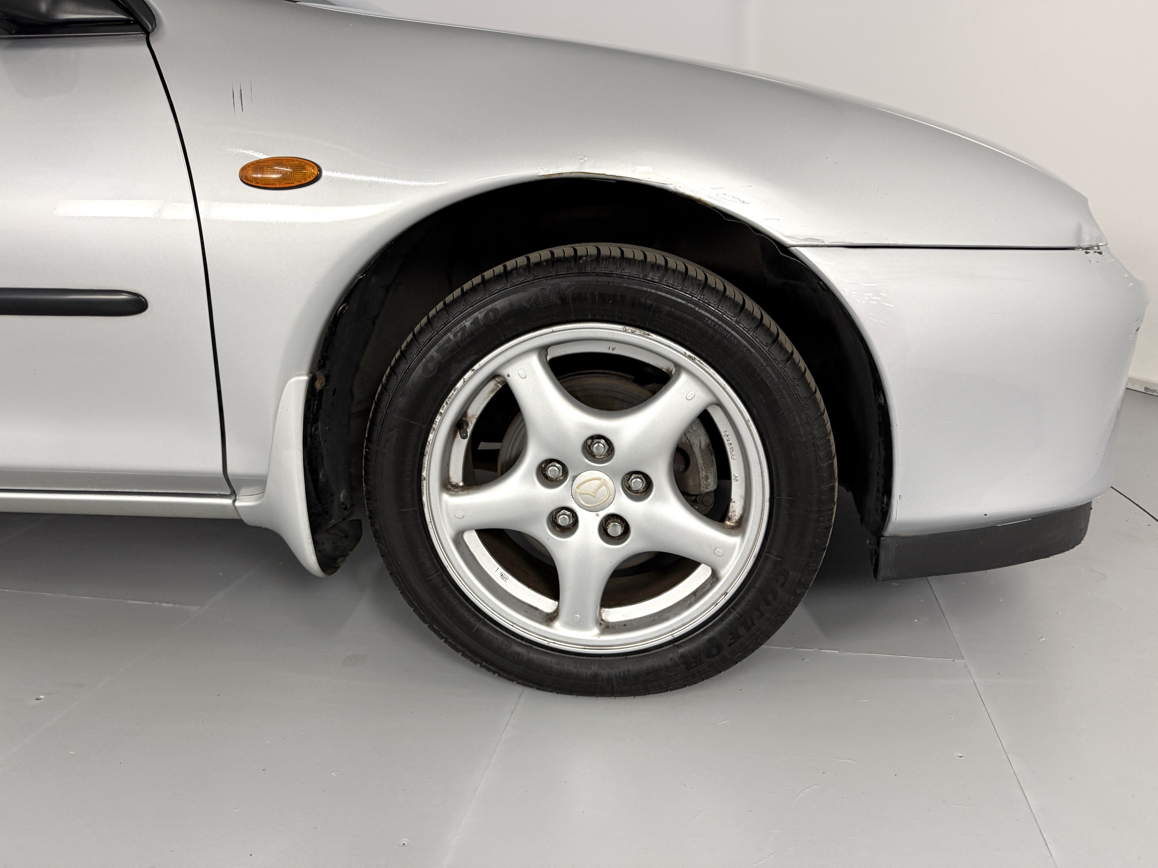 Lot 157 - 1998 Mazda 323