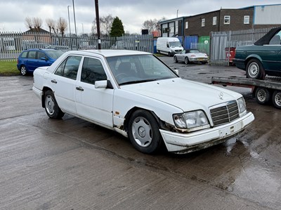 Lot 162 - 1994 Mercedes-Benz E200 - NO RESERVE