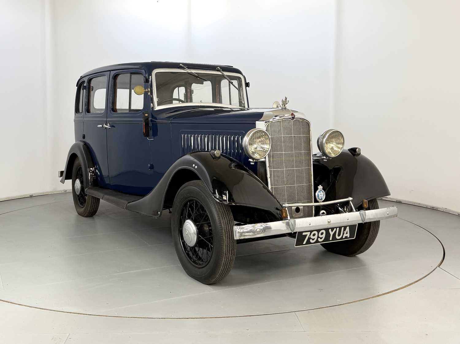 Lot 10 - 1934 Vauxhall Light Six