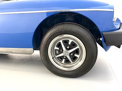 Lot 33 - 1976 MG Roadster