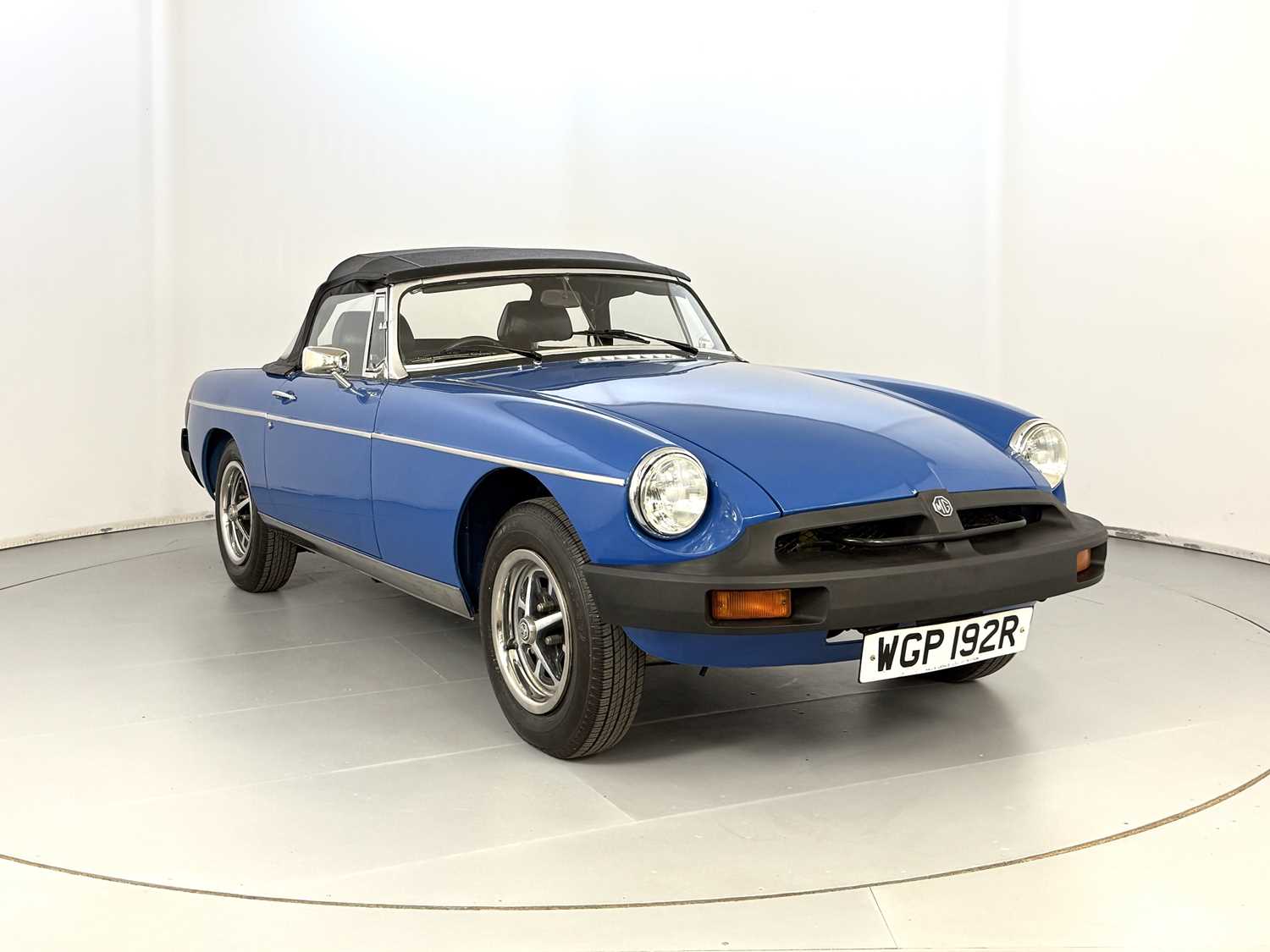 Lot 33 - 1976 MG Roadster
