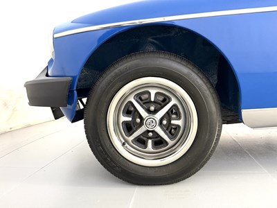 Lot 33 - 1976 MG Roadster