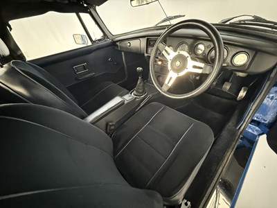 Lot 33 - 1976 MG Roadster