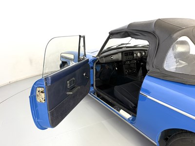 Lot 33 - 1976 MG Roadster
