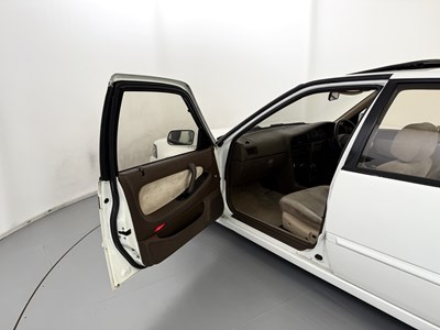 Lot 35 - 1994 Nissan Maxima