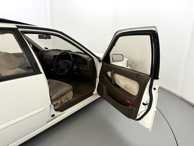 Lot 35 - 1994 Nissan Maxima