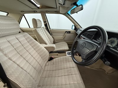 Lot 6 - 1993 Mercedes-Benz 190E