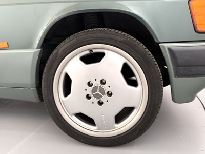 Lot 6 - 1993 Mercedes-Benz 190E
