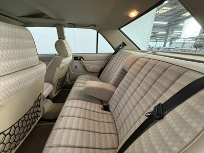 Lot 6 - 1993 Mercedes-Benz 190E