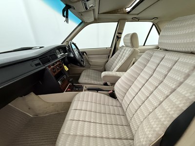 Lot 6 - 1993 Mercedes-Benz 190E