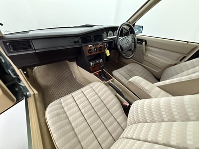 Lot 6 - 1993 Mercedes-Benz 190E