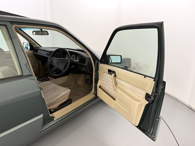 Lot 6 - 1993 Mercedes-Benz 190E