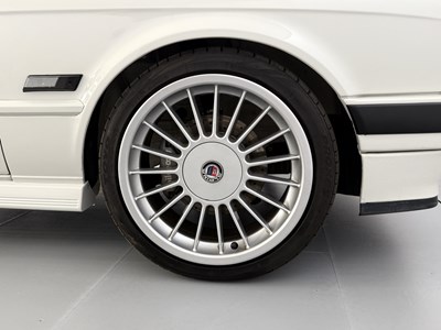 Lot 73 - 1989 BMW 330i