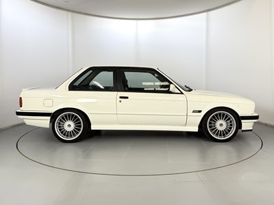 Lot 73 - 1989 BMW 330i