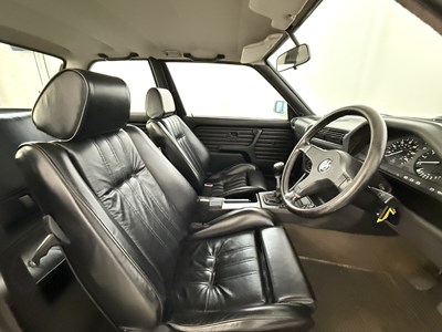 Lot 73 - 1989 BMW 330i