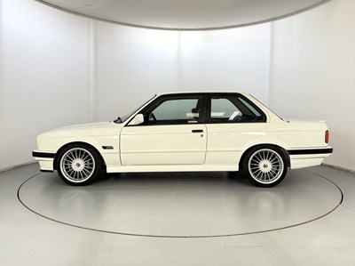 Lot 73 - 1989 BMW 330i