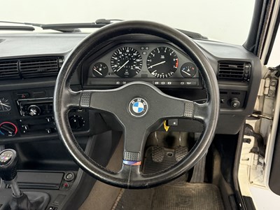 Lot 73 - 1989 BMW 330i