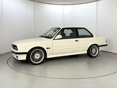 Lot 73 - 1989 BMW 330i