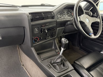 Lot 73 - 1989 BMW 330i