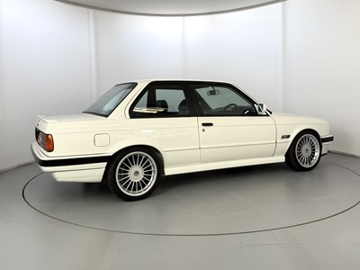 Lot 73 - 1989 BMW 330i
