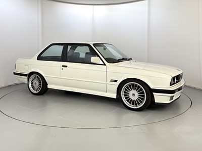 Lot 73 - 1989 BMW 330i