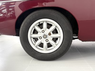 Lot 95 - 1974 MG BGT