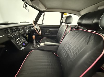 Lot 95 - 1974 MG BGT