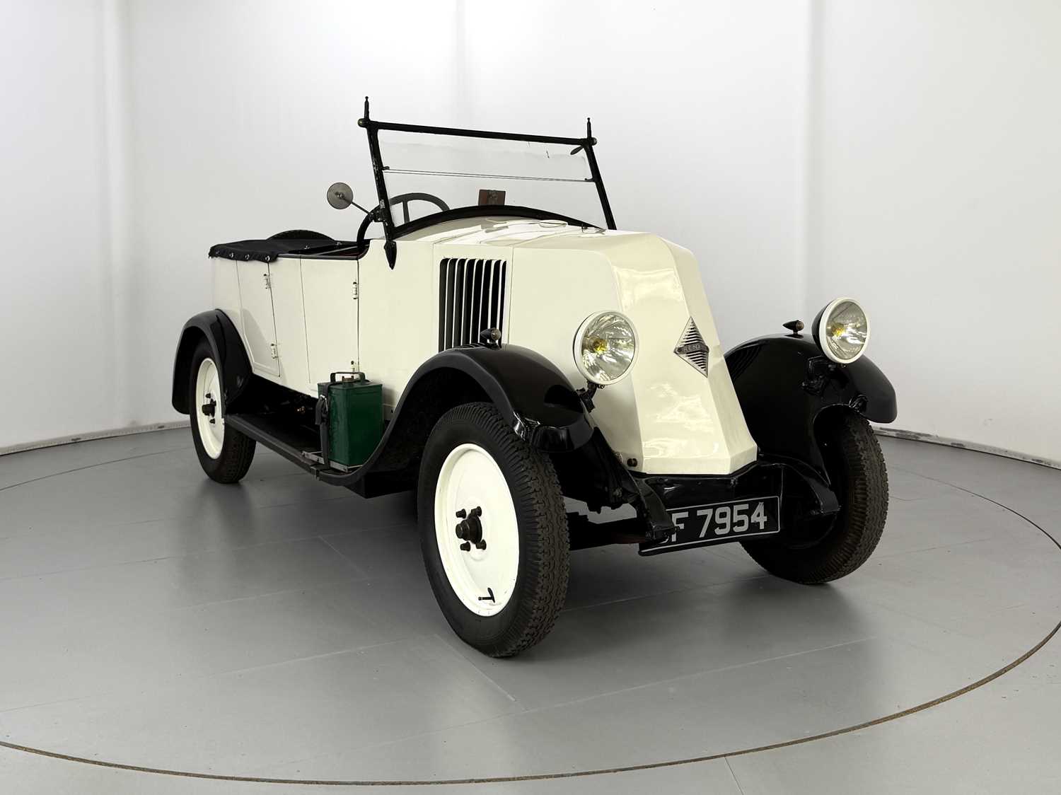 Lot 7 - 1927 Renault NN