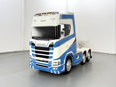 Lot 18 - Scaled Rigs Scania S730 - Ride On