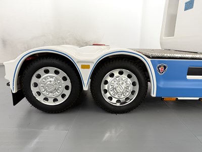 Lot 18 - Scaled Rigs Scania S730 - Ride On
