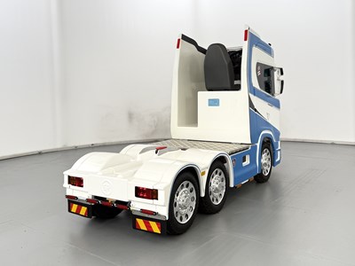 Lot 18 - Scaled Rigs Scania S730 - Ride On