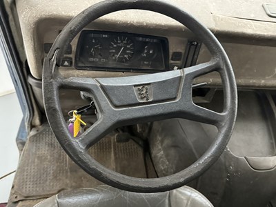 Lot 74 - 1986 Peugeot J9 Catering Van