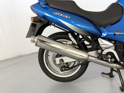 Lot 2000 Suzuki GSX600F