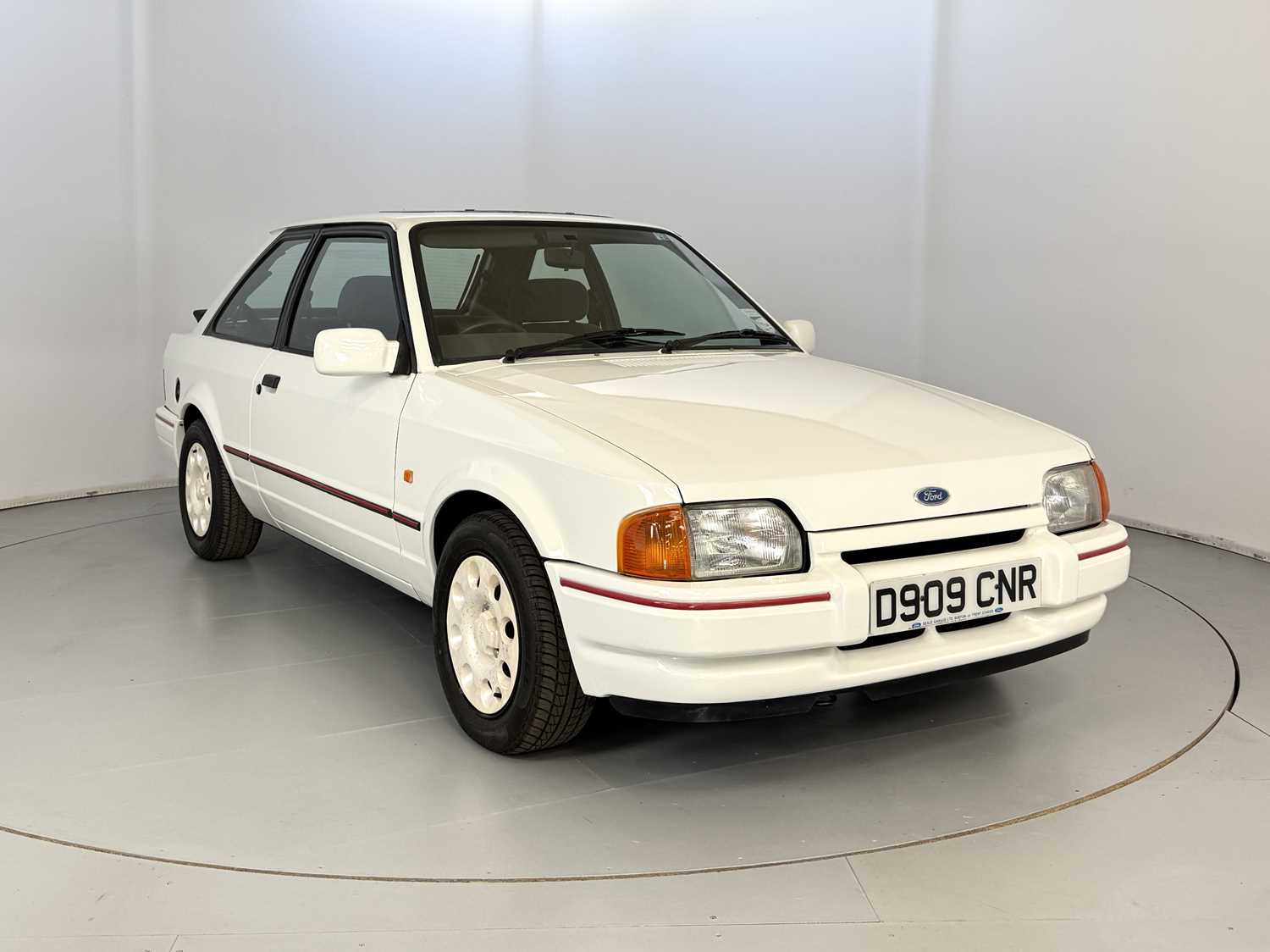 Lot 48 - 1987 Ford Escort XR3i