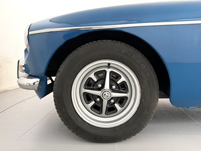 Lot 2 - 1975 MG B Roadster