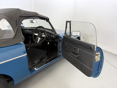 Lot 2 - 1975 MG B Roadster