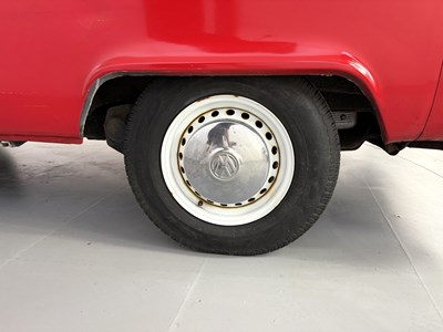 Lot 9 - 1971 Volkswagen T2